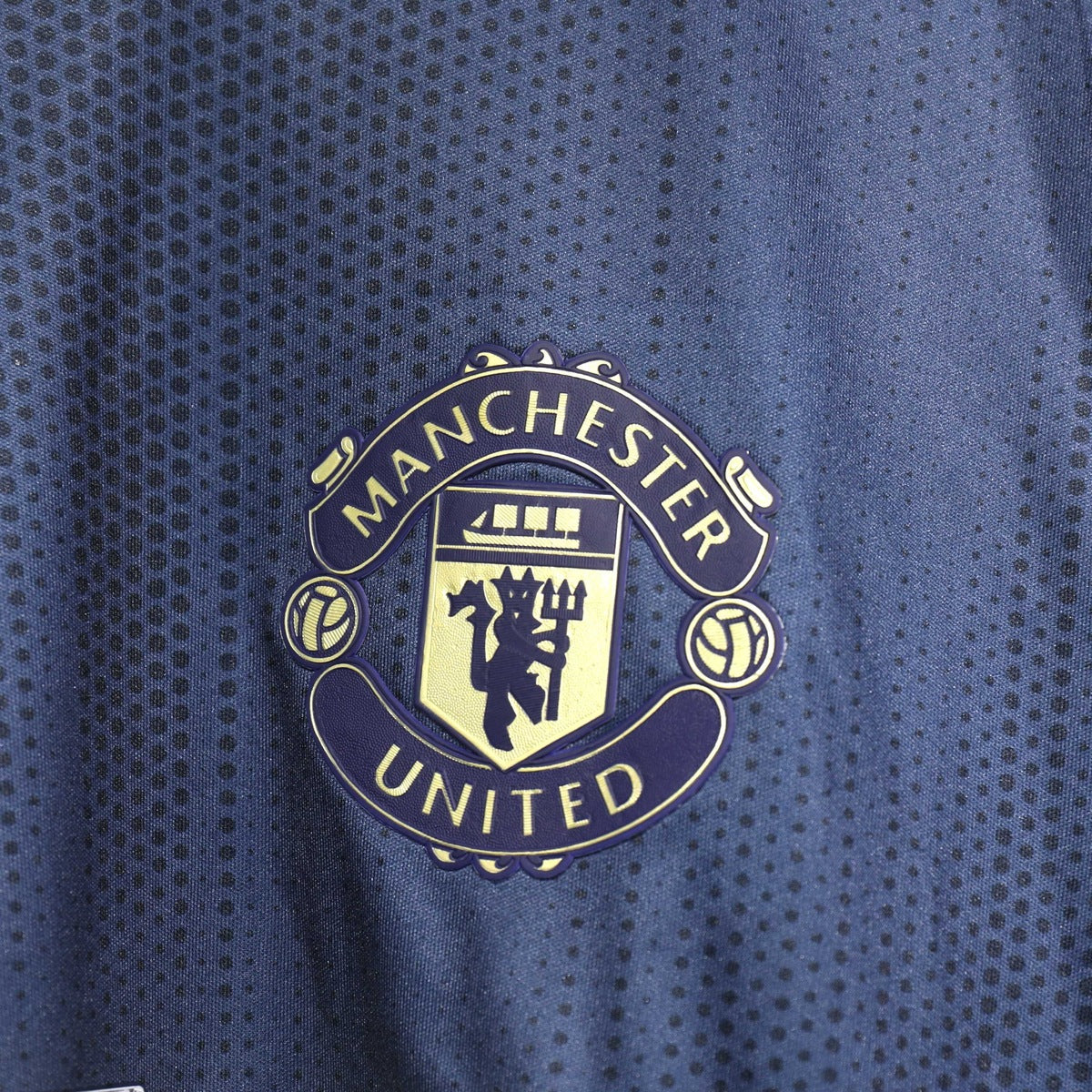 Jersey Manchester United 2018-19 Tercero azul marino, foto 7 de 8