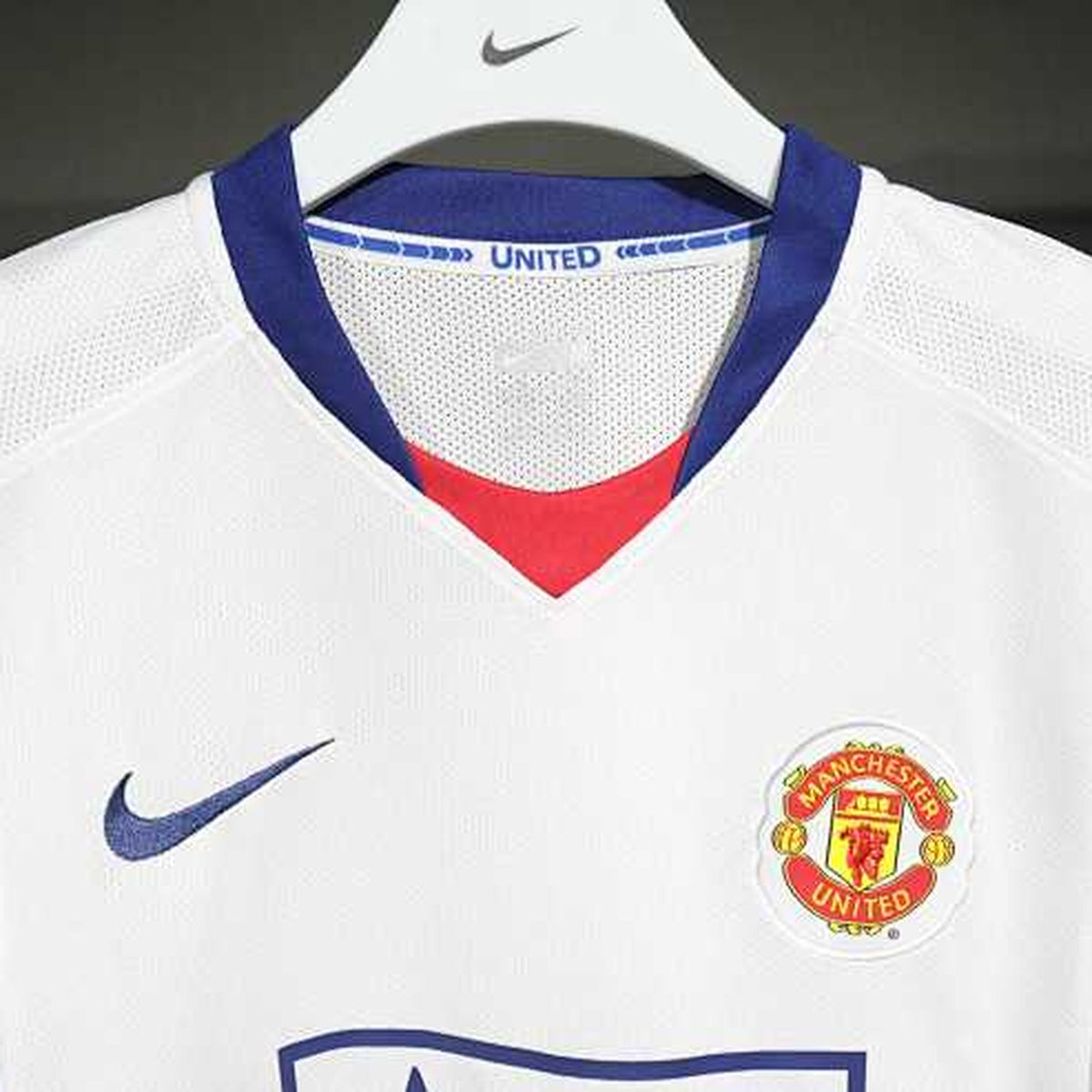 Jersey Manchester United 2008-09 Visitante blanco, foto 6 de 9