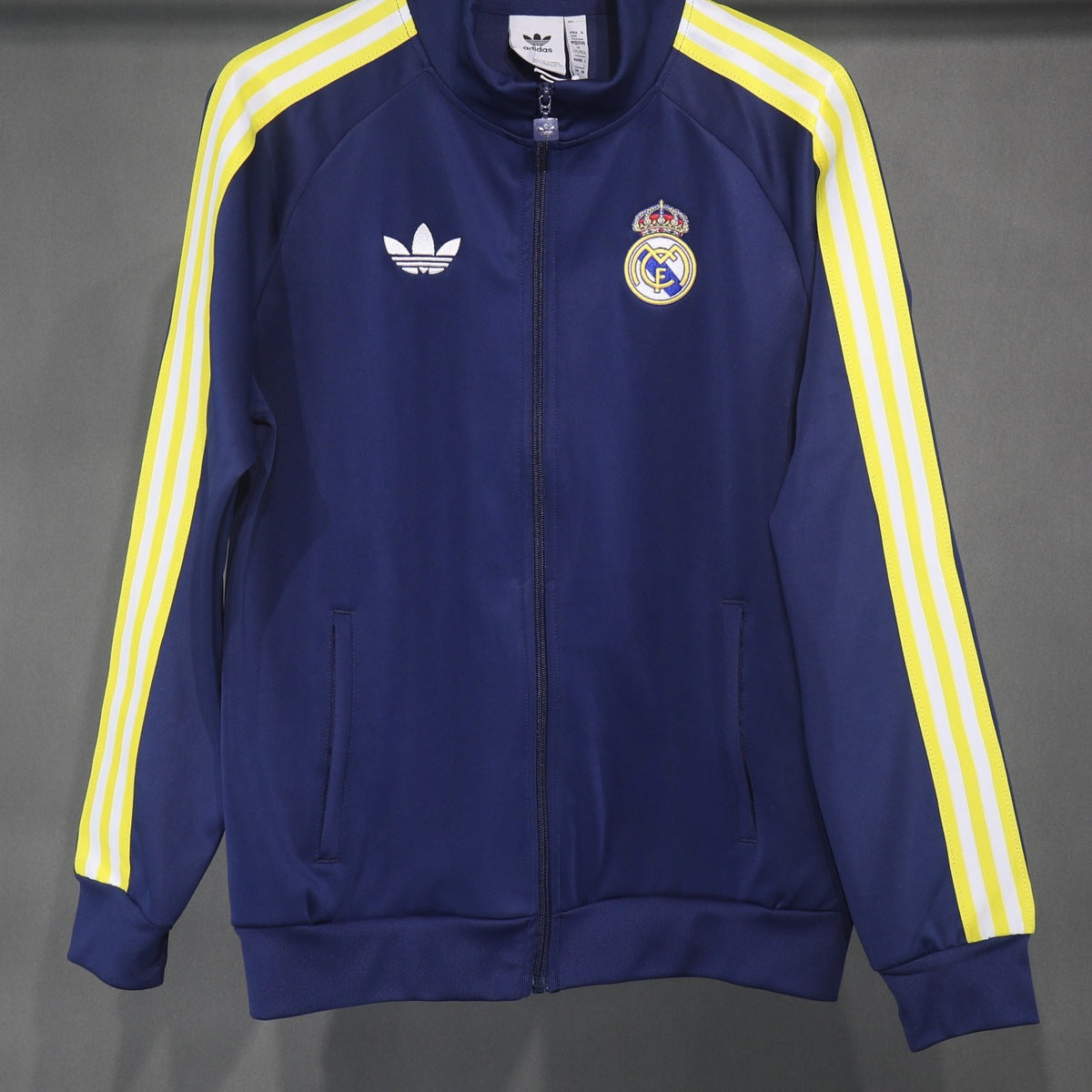 Conjunto Real Madrid adidas TRACK TOP Retro 2026 Azul marino, foto 9 de 11