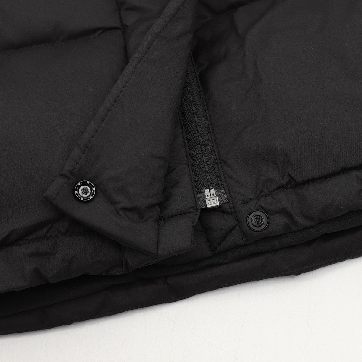 Chamarra de Plumas lululemon Wunder Puff Super Cropped Negra negro, foto 4 de 9