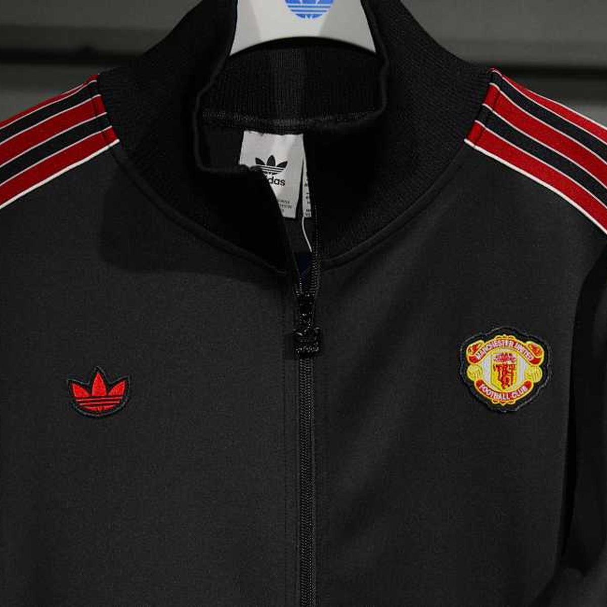 Conjunto Manchester United adidas Clásico Retro Negro, foto 14 de 15