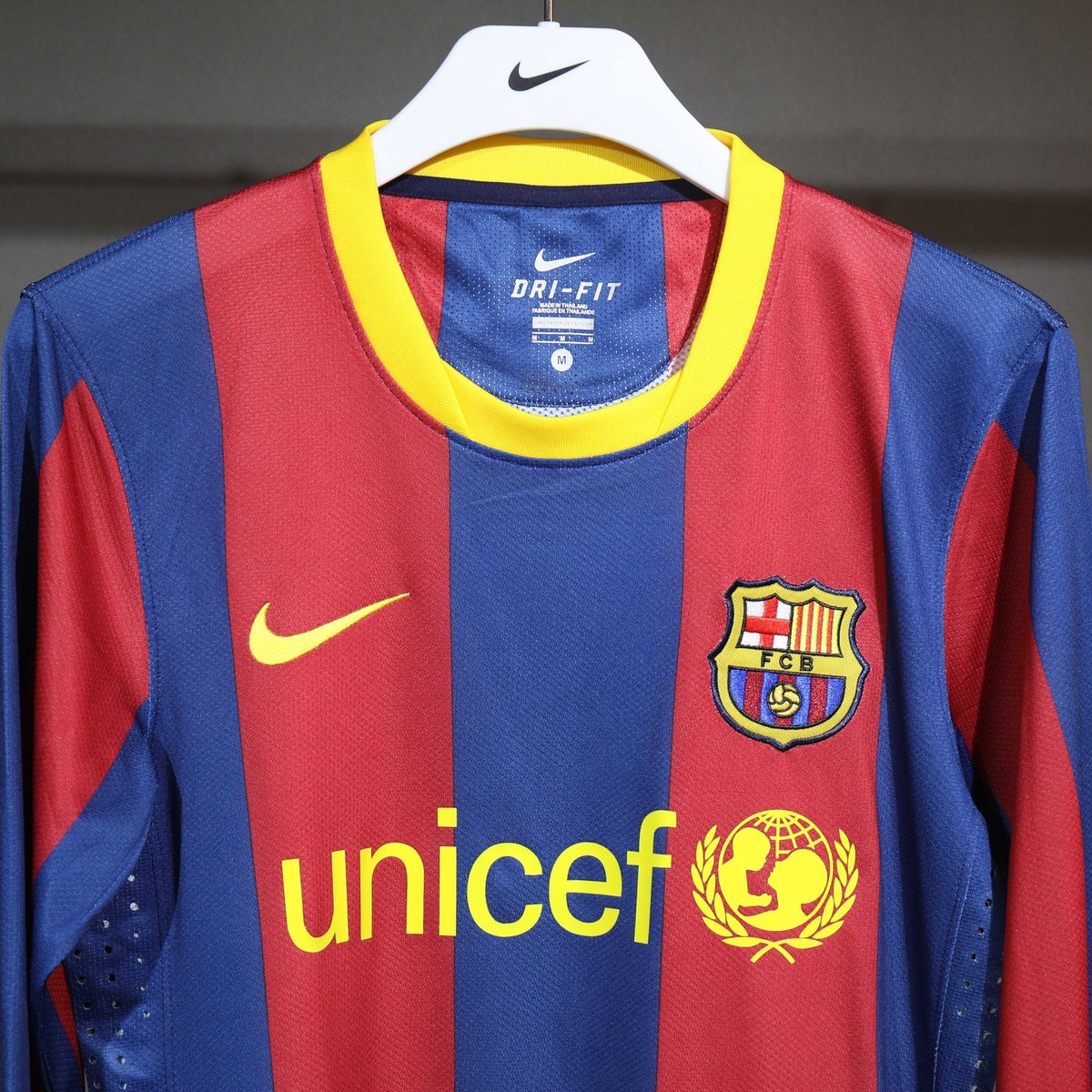 Jersey FC Barcelona 2010-11 Local rojo, foto 6 de 6