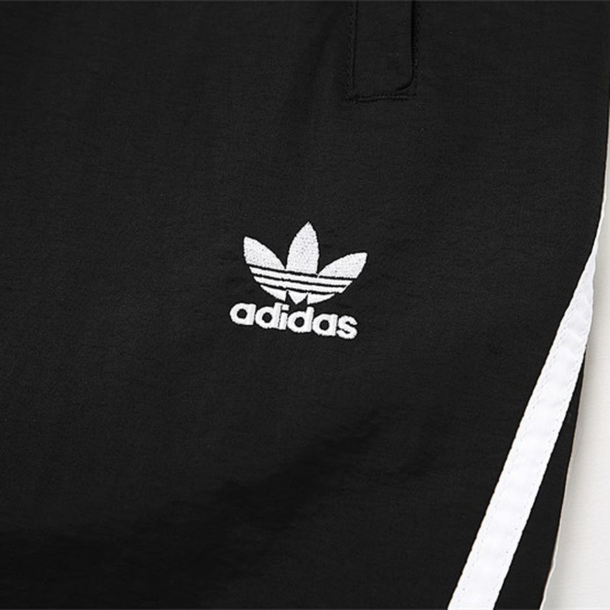 Conjunto adidas Taslan Tres Franjas, foto 5 de 10