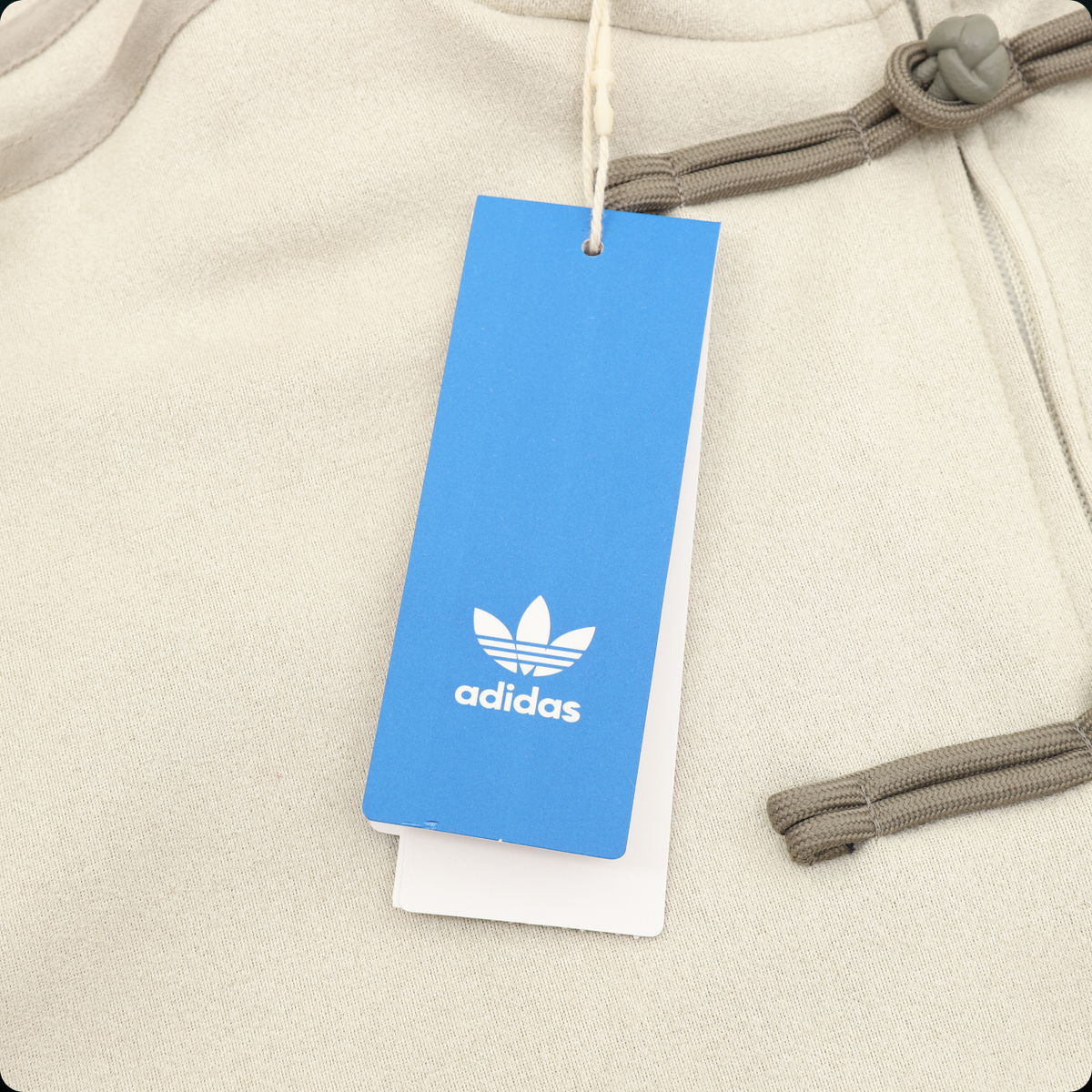 Chamarra adidas Tang Año Nuevo Chino crema, detalle de la etiqueta
