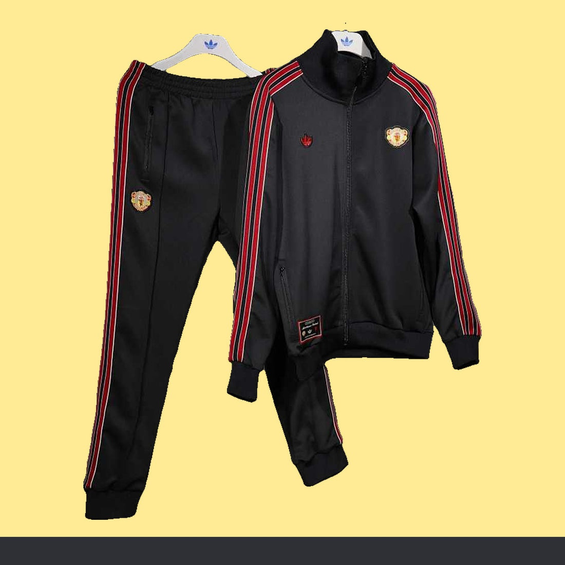 Conjunto Manchester United adidas Clásico Retro Negro, foto 1 de 15