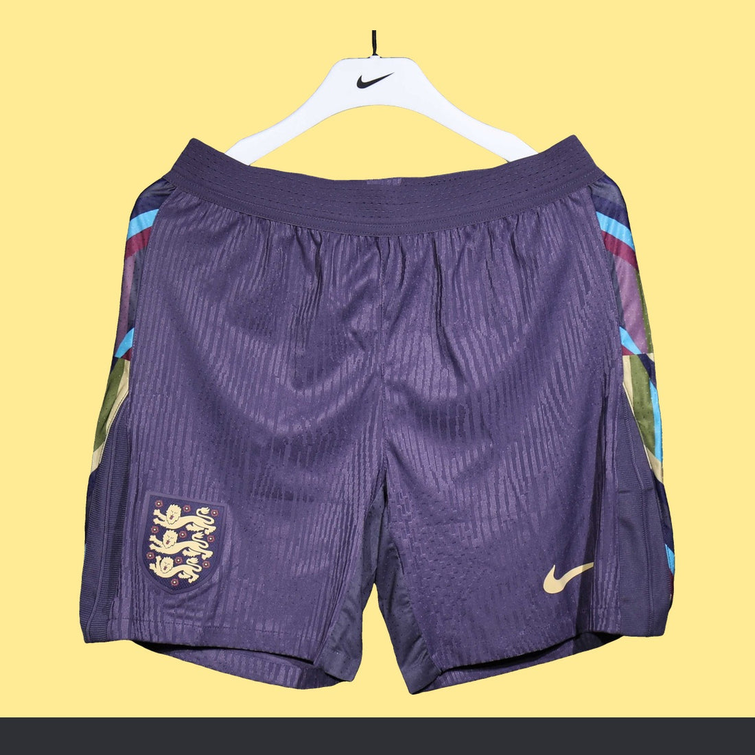 Short Inglaterra Nike 2024 Visitante morado, foto 1 de 4