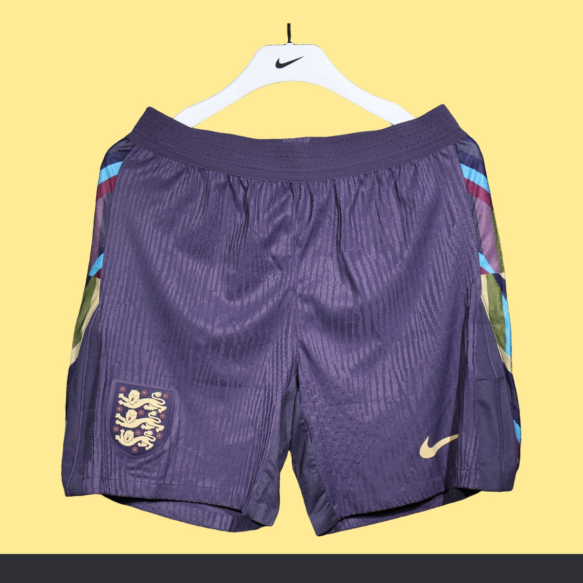 Short Inglaterra Nike 2024 Visitante morado, foto 1 de 4
