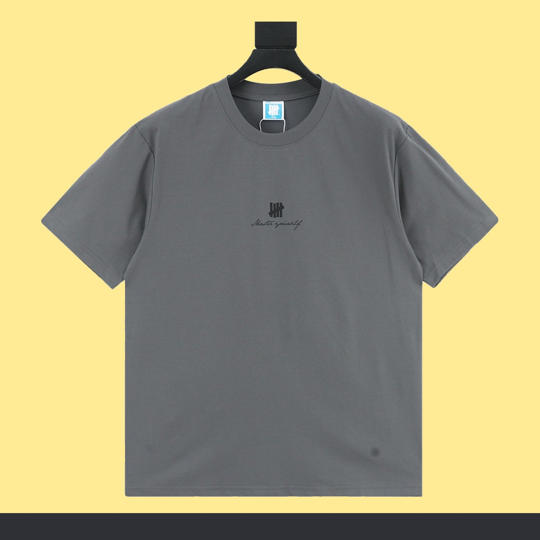 Playera UNDEFEATED Gris, foto 1 de 7
