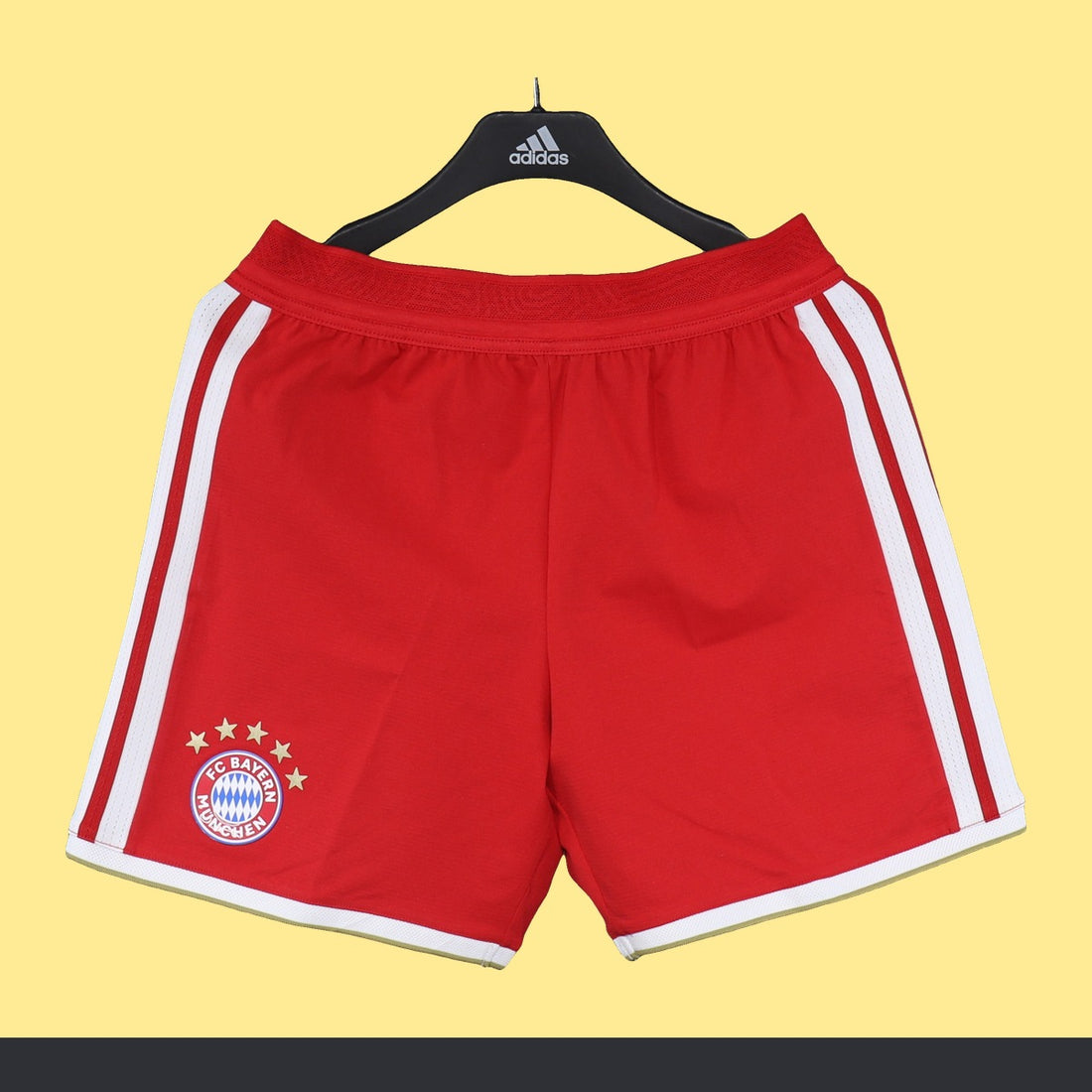 Short Bayern Múnich adidas 2026 Local rojo, foto 1 de 4