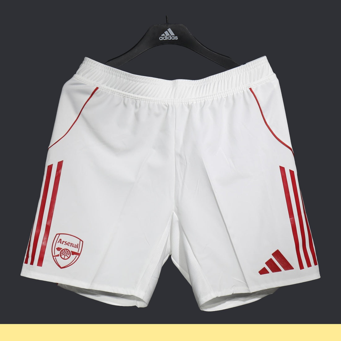 Short Arsenal adidas 2025 Local blanco, foto 1 de 5