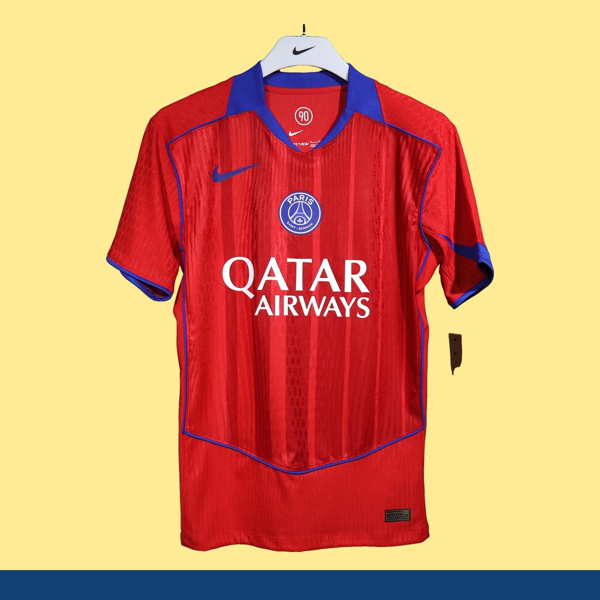 Jersey Paris Saint-Germain 2025-26 Tercero rojo, foto 1 de 5