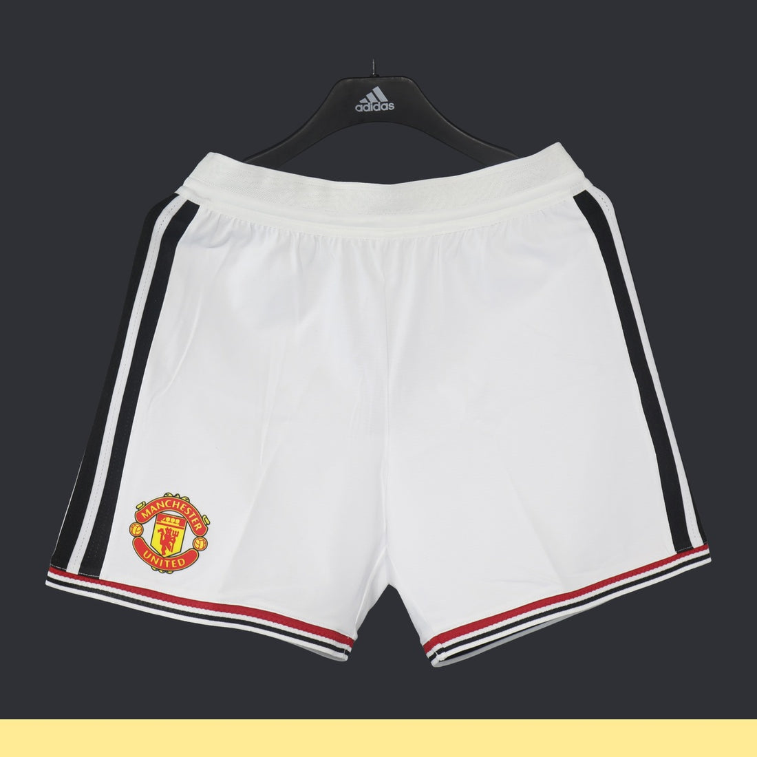Short Manchester United adidas 2026 Local blanco, foto 1 de 5
