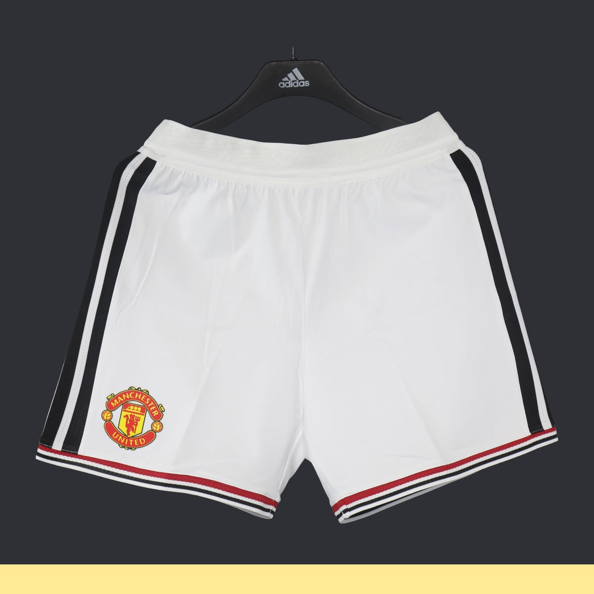 Short Manchester United adidas 2026 Local blanco, foto 1 de 5