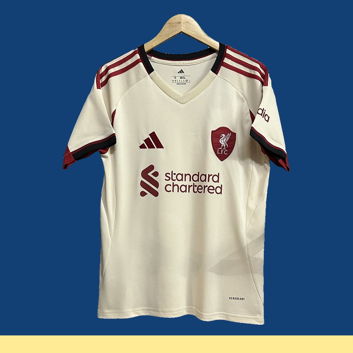 Jersey Liverpool 2025-26 Visitante beige, foto 1 de 7