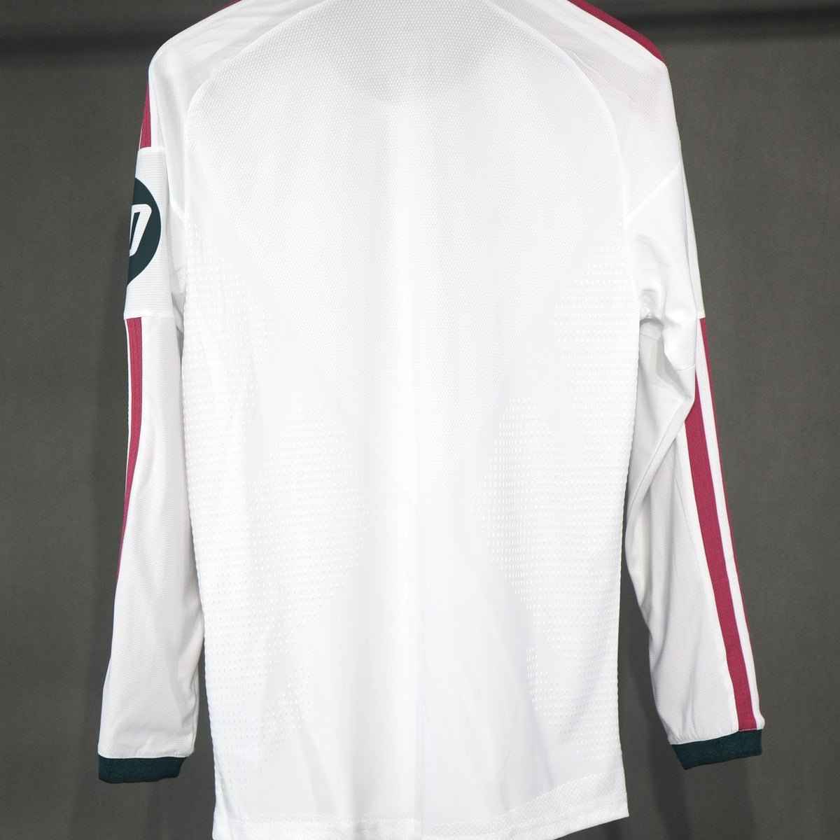 Jersey Real Madrid 2026-27 Local blanco, foto 2 de 9