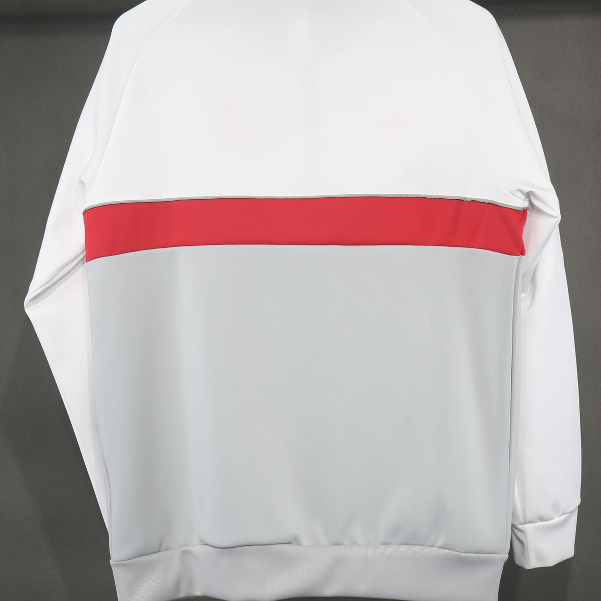 Chamarra Liverpool adidas Retro 2026 Gris, foto 2 de 5