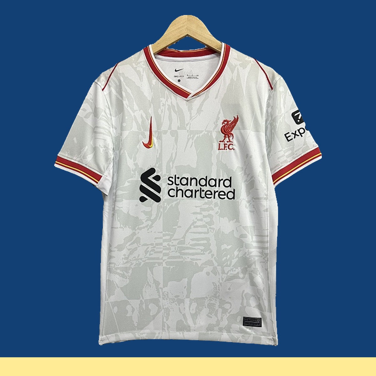 Jersey Liverpool 2024-25 Tercero blanco, foto 1 de 7