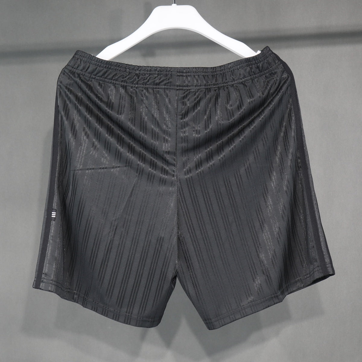 Short Liverpool adidas Retro 2026 Negro, foto 2 de 5