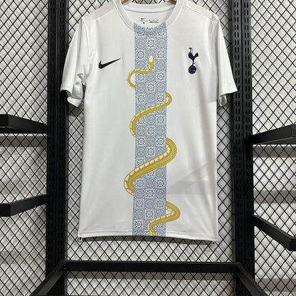 Jersey Tottenham 2024-25 Prepartido Año de la Serpiente blanco, foto 2 de 8