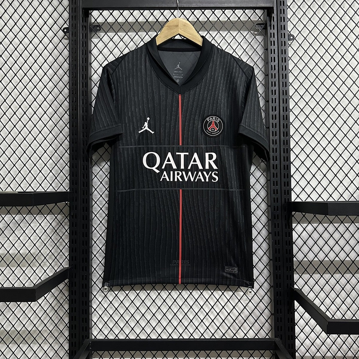 Jersey Paris Saint-Germain 2025-26 Cuarto Uniforme negro, foto 2 de 9