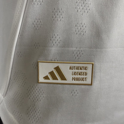 Jersey Leeds United 2025-26 Local blanco, foto 2 de 9