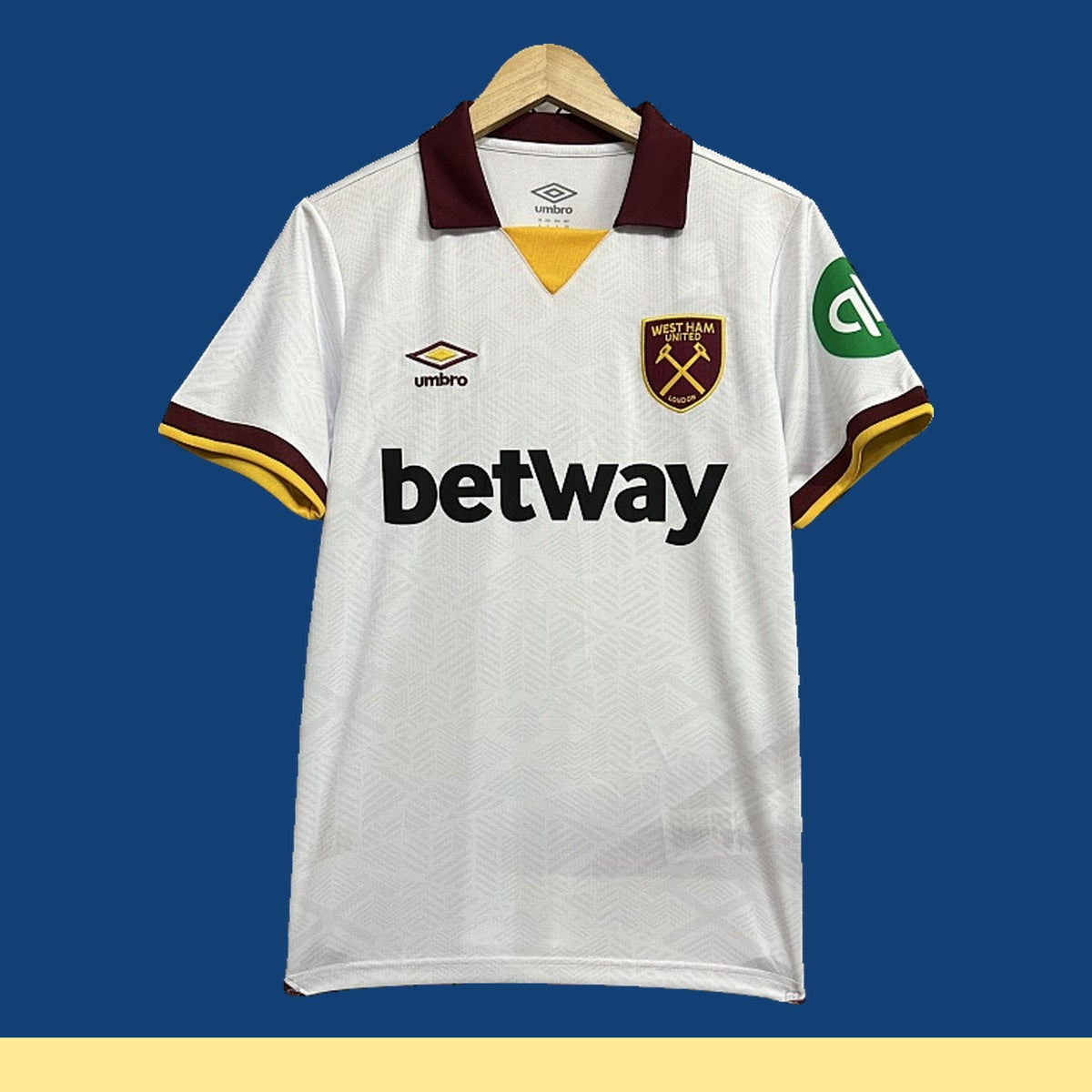 Jersey West Ham United 2024-25 Tercero blanco, foto 1 de 7