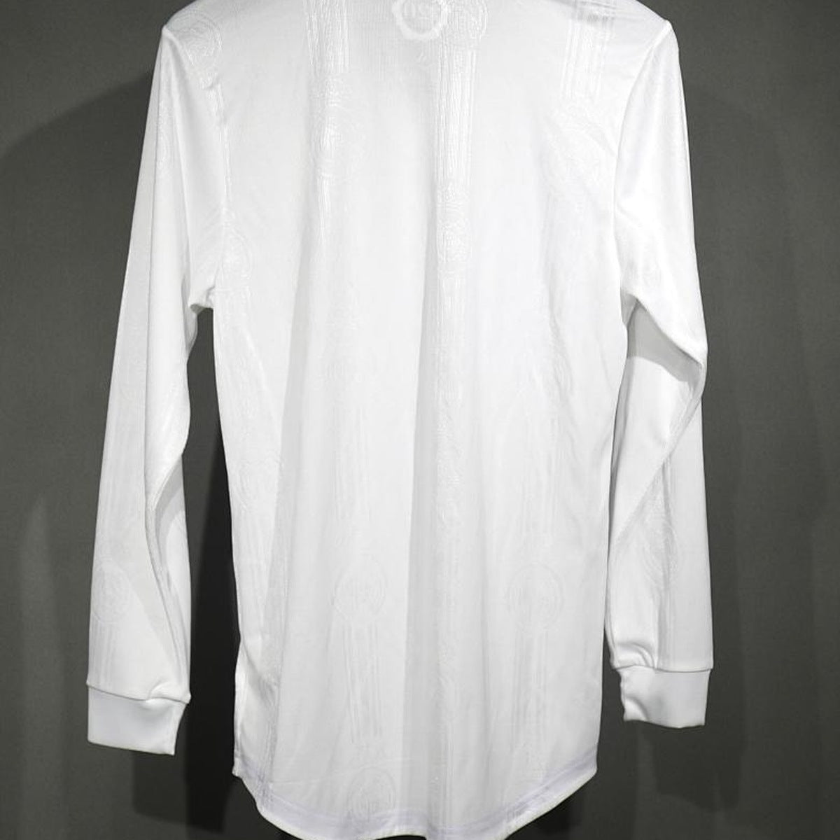 Jersey Real Madrid 2022-23 Local blanco, foto 2 de 6