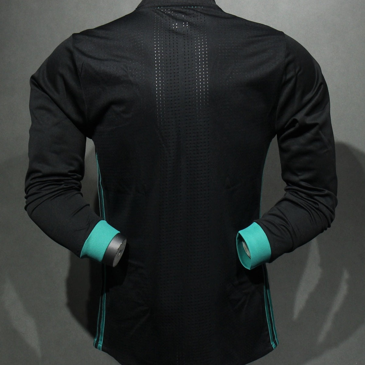 Jersey Real Madrid 2017-18 Visitante negro, foto 2 de 5