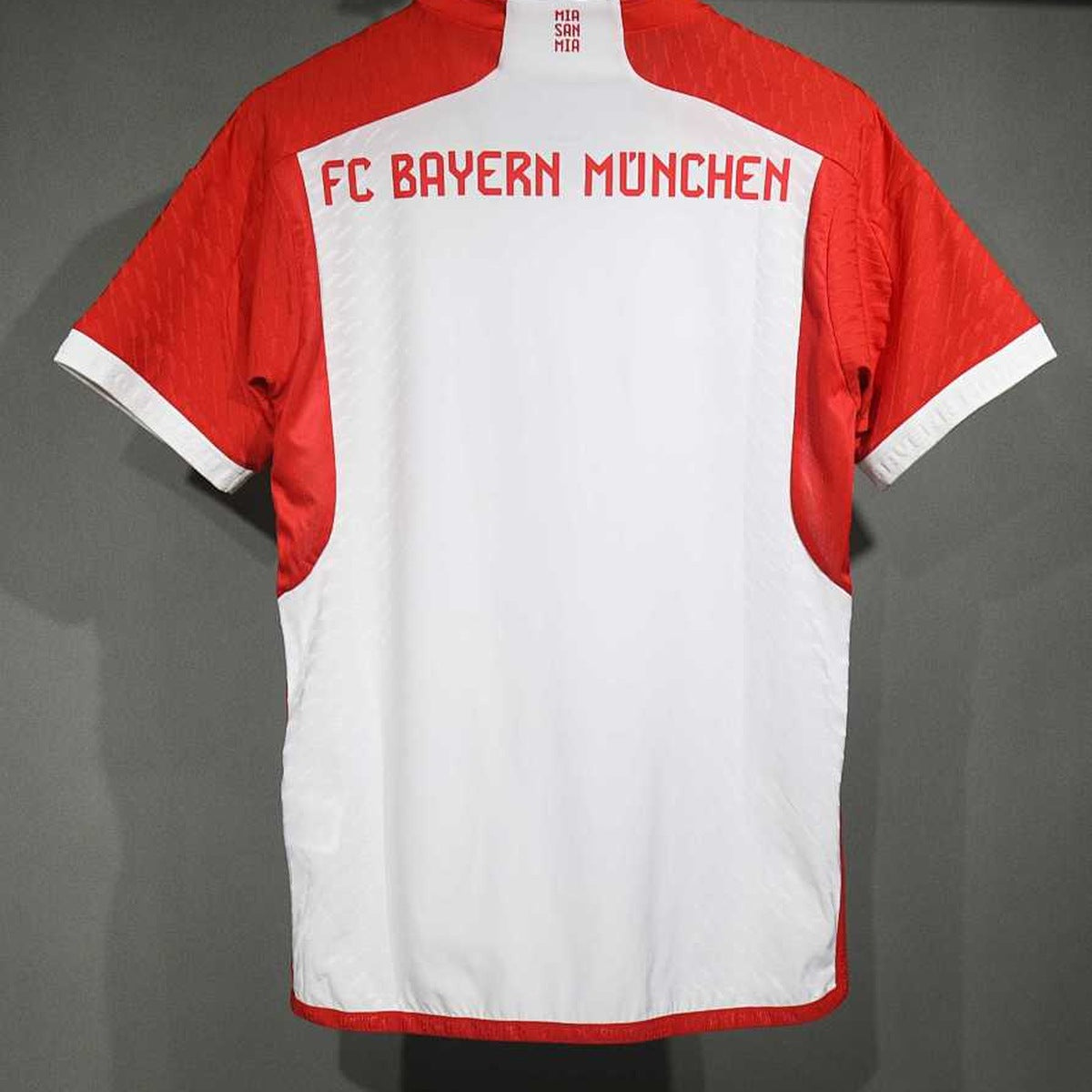 Jersey Bayern Múnich 2023-24 Local blanco, foto 2 de 6