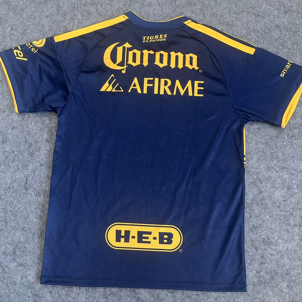 Jersey Tigres UANL 2026-27 Visitante azul marino, foto 2 de 3