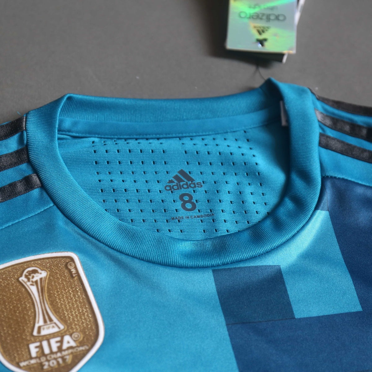 Jersey Real Madrid 2017-18 Tercero azul, foto 2 de 6