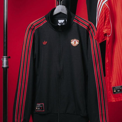 Conjunto Manchester United adidas Clásico Retro Negro, foto 2 de 15