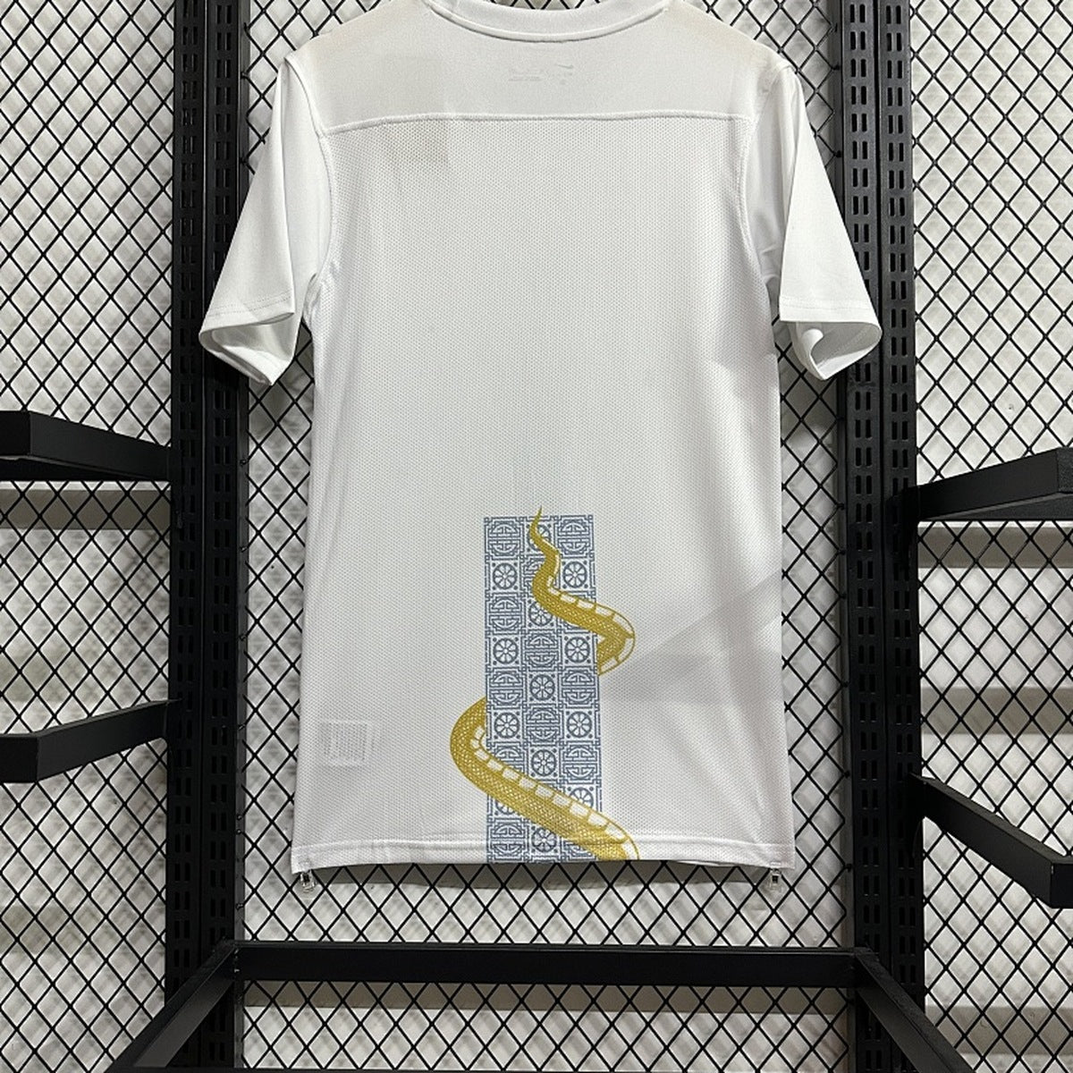 Jersey Tottenham 2024-25 Prepartido Año de la Serpiente blanco, foto 3 de 8