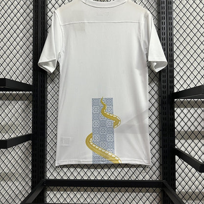 Jersey Tottenham 2024-25 Prepartido Año de la Serpiente blanco, foto 3 de 8