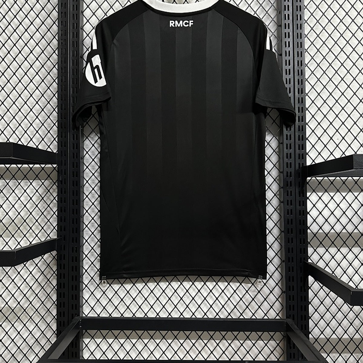 Jersey Real Madrid 2025-26 Portero negro, foto 2 de 7