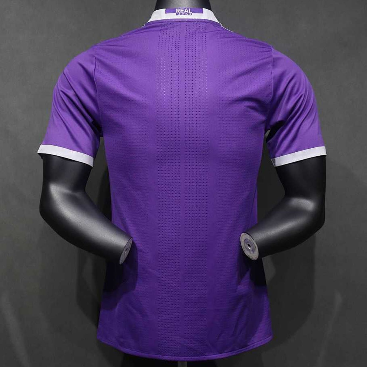 Jersey Real Madrid 2016-17 Visitante morado, foto 3 de 9