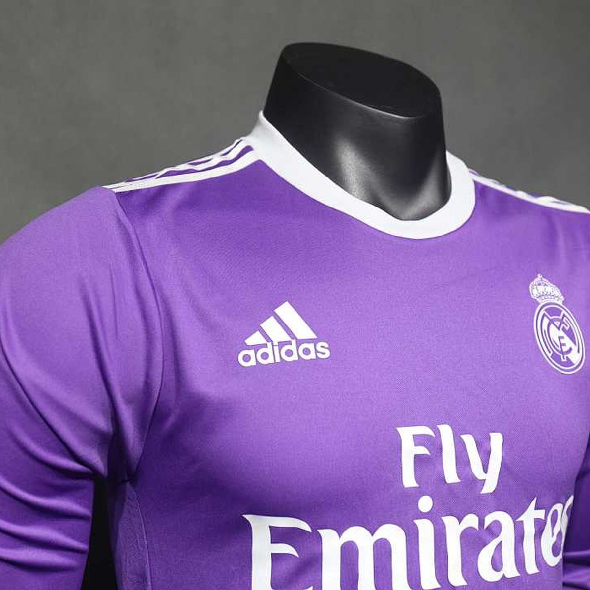 Jersey Real Madrid 2016-17 Visitante morado, foto 3 de 12