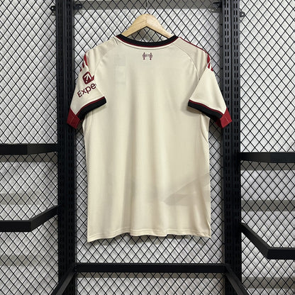 Jersey Liverpool 2025-26 Visitante beige, foto 2 de 7