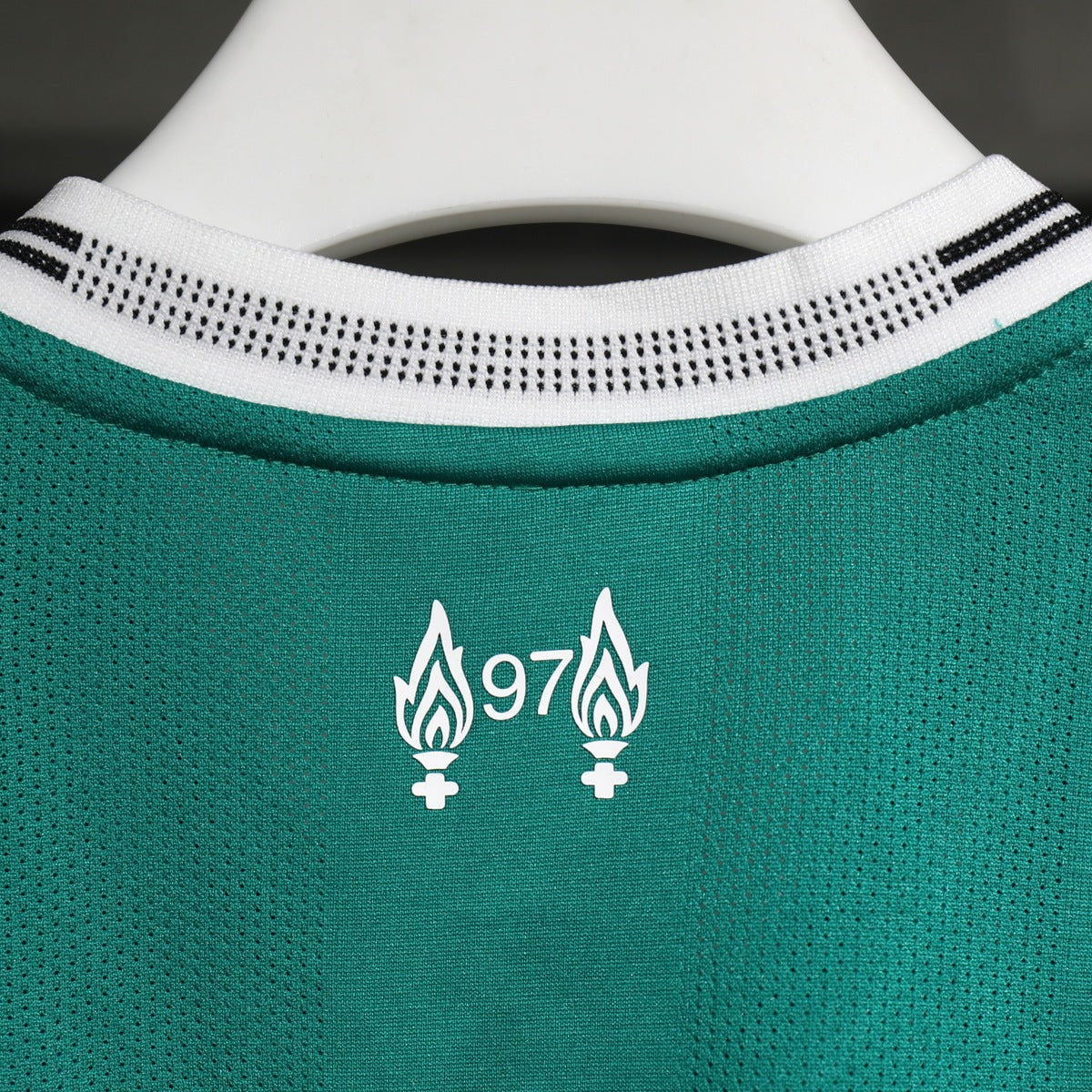 Jersey Liverpool 2025-26 Tercero verde, foto 3 de 6