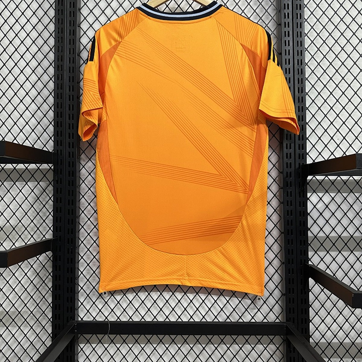 Jersey Real Madrid 2024-25 Visitante naranja, foto 2 de 6