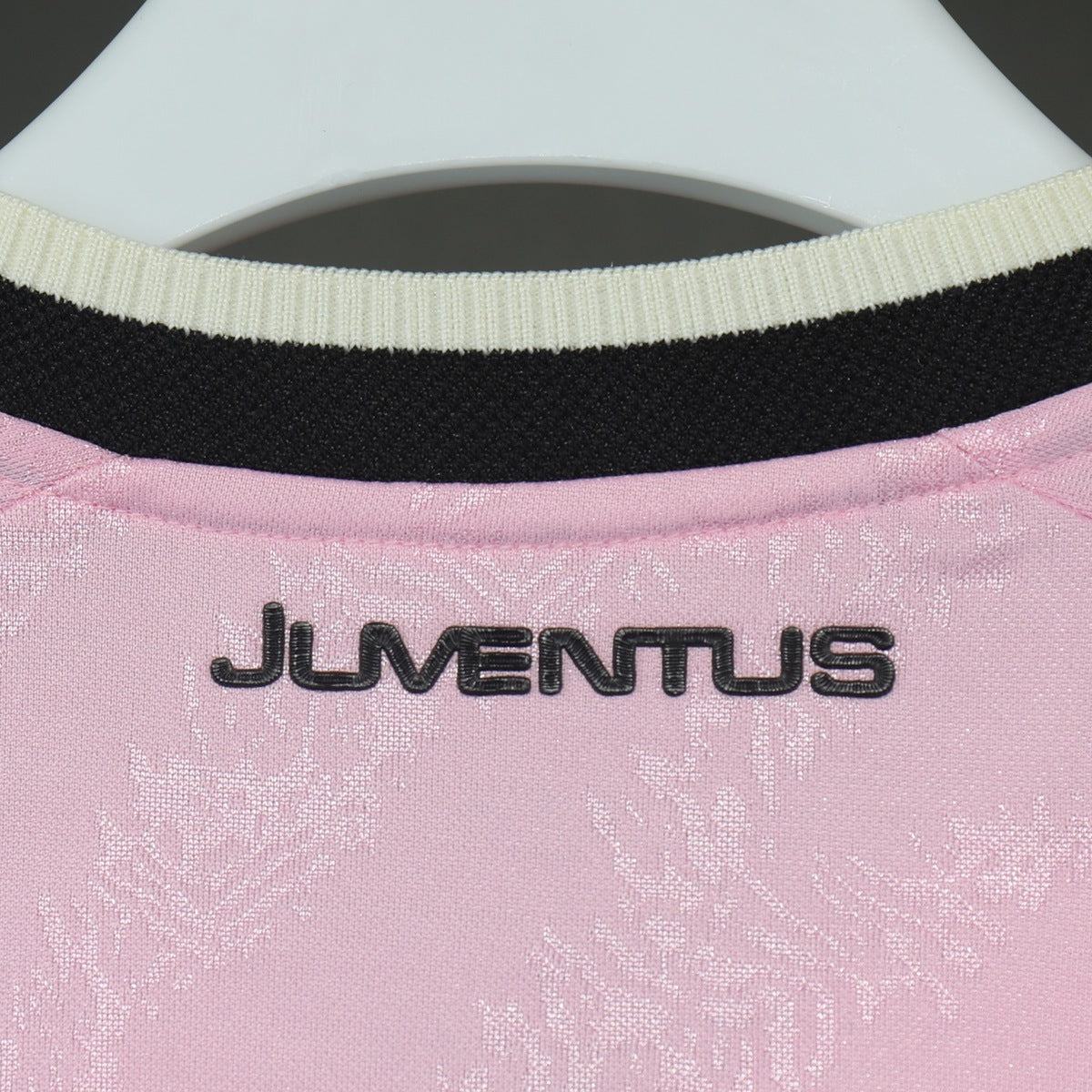 Jersey Juventus 2026-27 Visitante rosa, foto 3 de 8