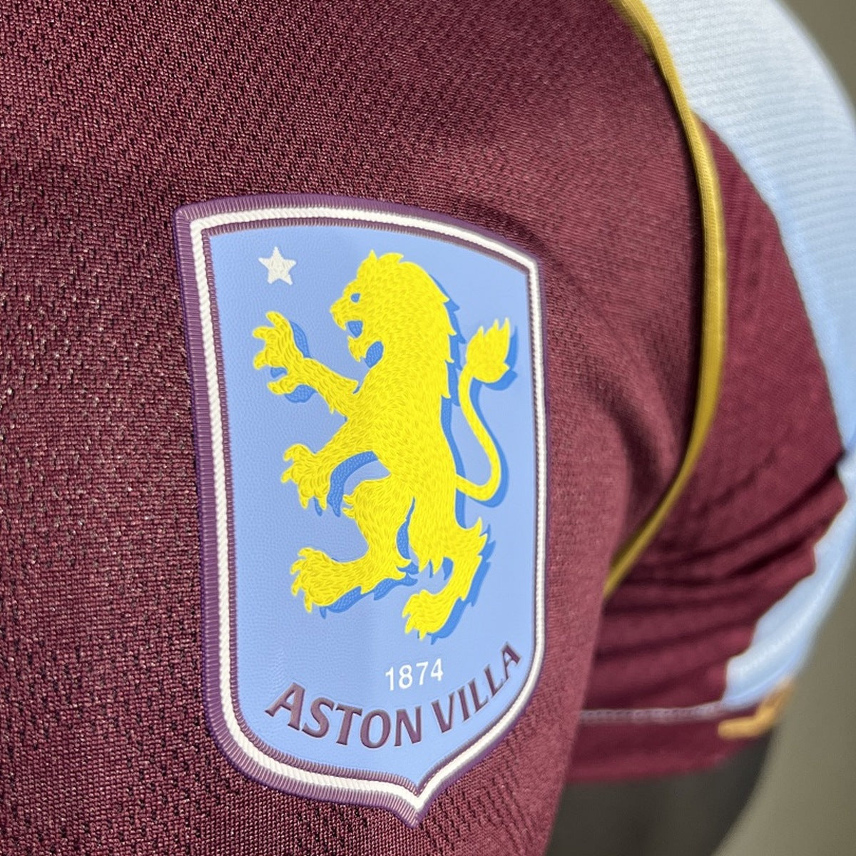 Jersey Aston Villa 2025-26 Local, foto 3 de 5
