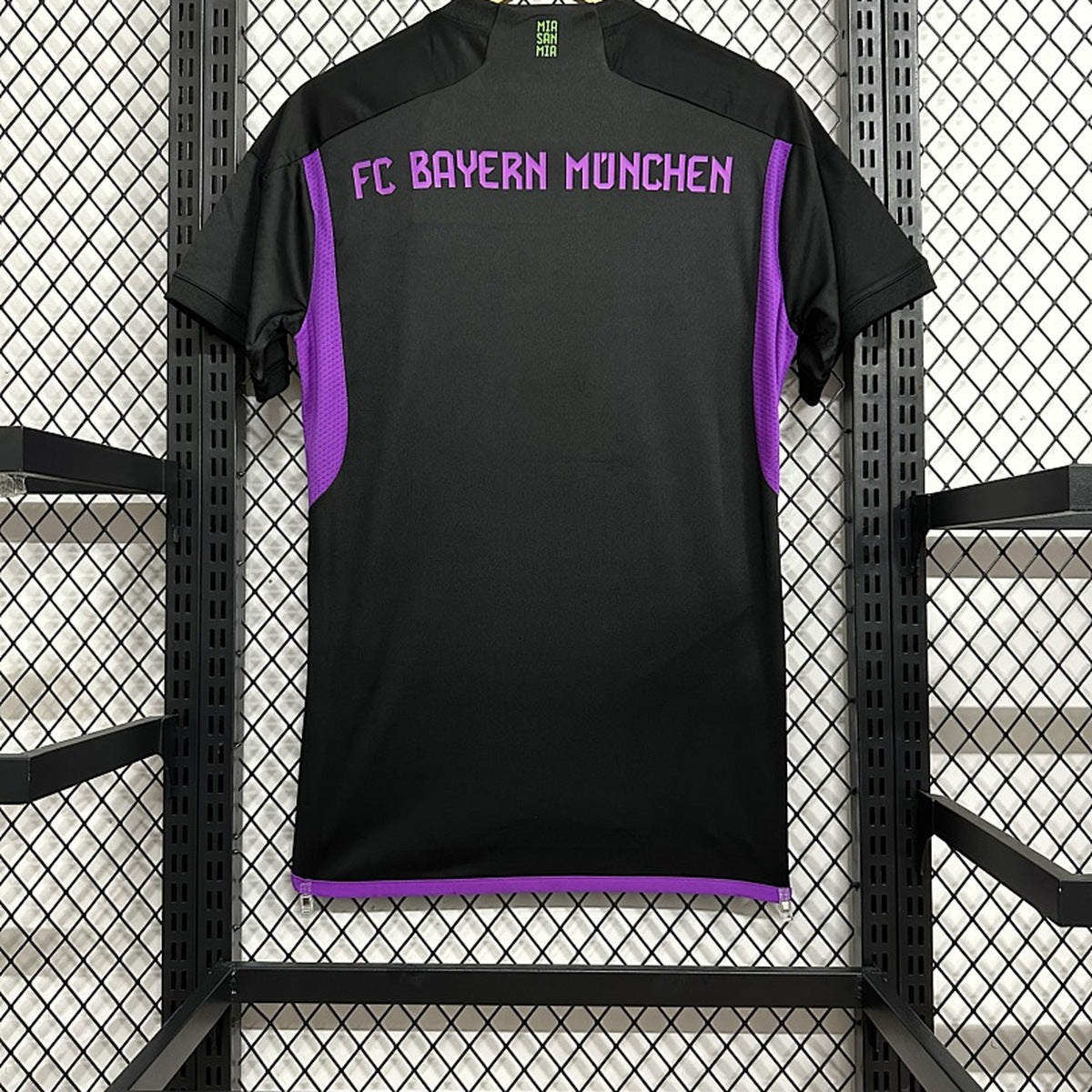 Jersey Bayern Múnich 2023-24 Visitante negro, foto 2 de 9