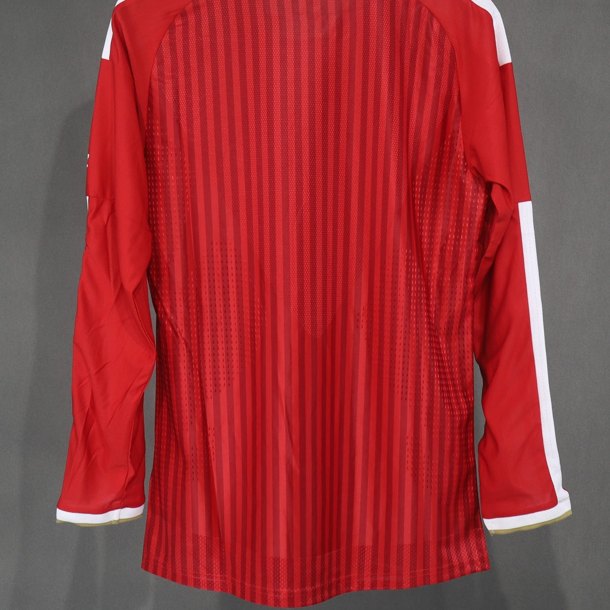 Jersey Bayern Múnich 2026-27 Local rojo, foto 2 de 4
