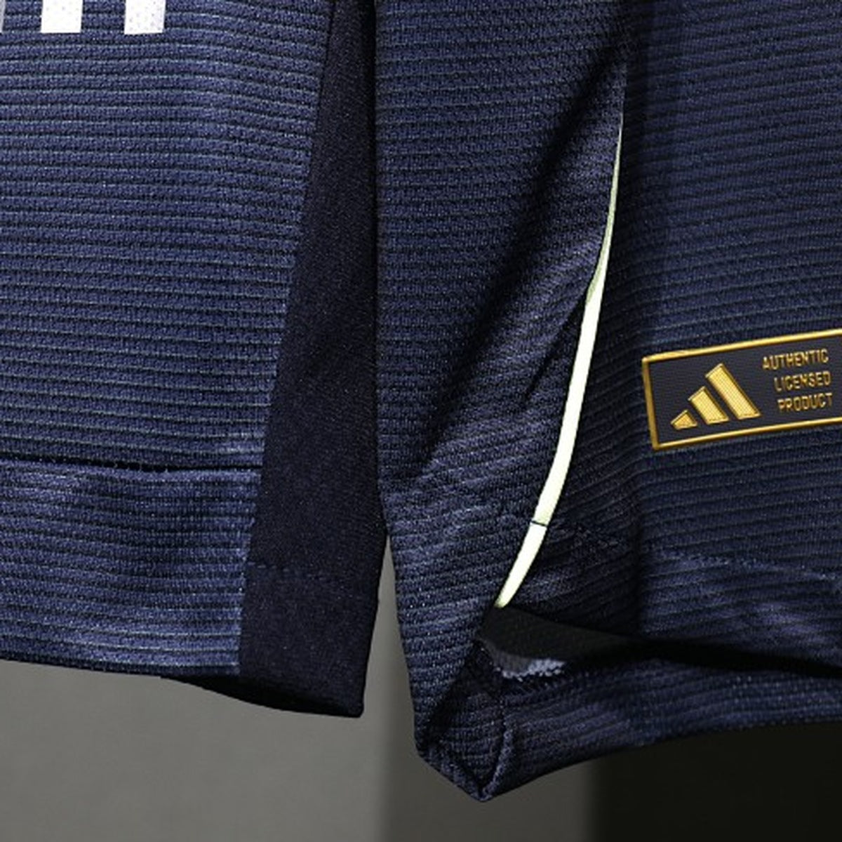 Jersey Real Madrid 2025-26 Visitante azul marino, foto 3 de 6