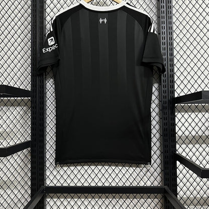 Jersey Liverpool 2025-26 Portero negro, foto 2 de 9