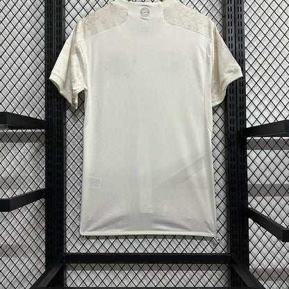 Jersey Bayern Múnich 2023-24 Tercero blanco, foto 2 de 8