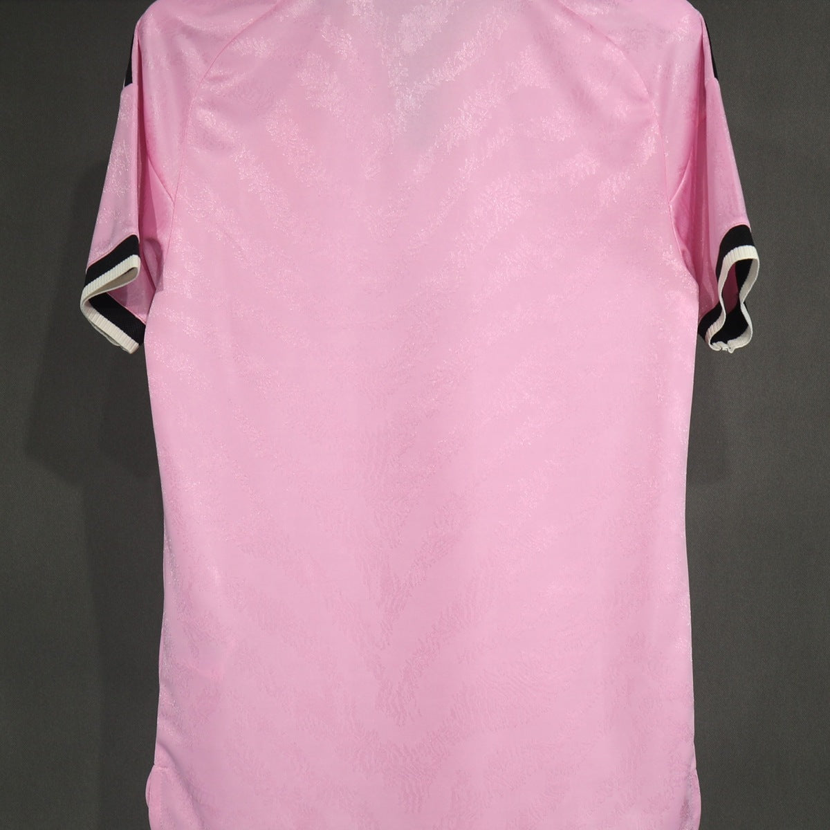 Jersey Juventus 2026-27 Visitante rosa, foto 2 de 7