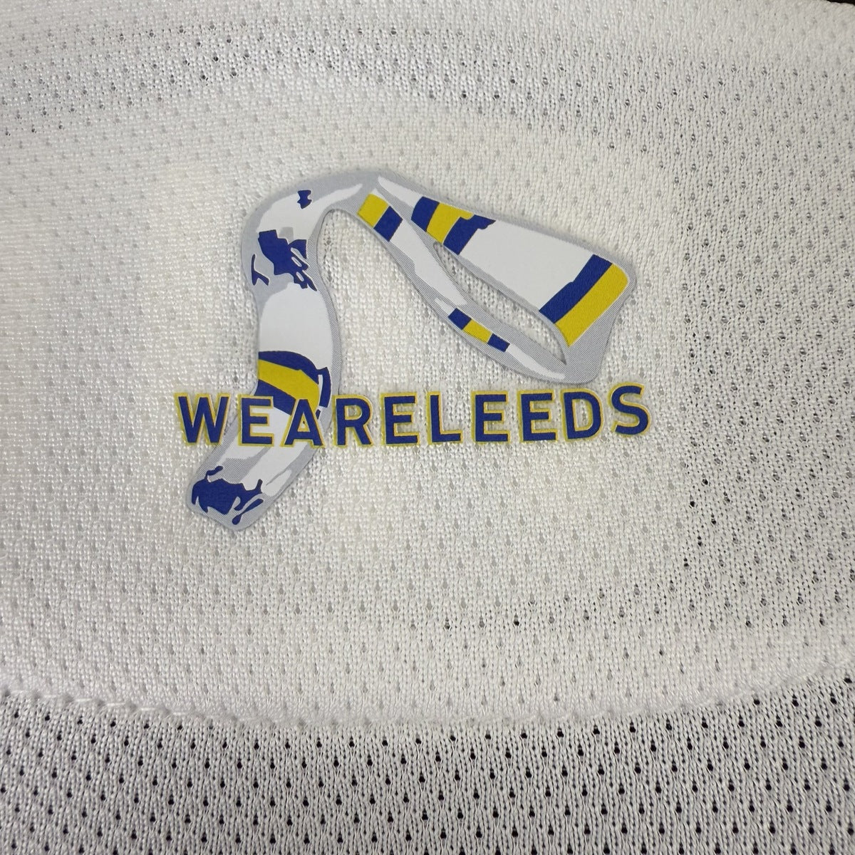 Jersey Leeds United 2025-26 Local blanco, foto 3 de 9