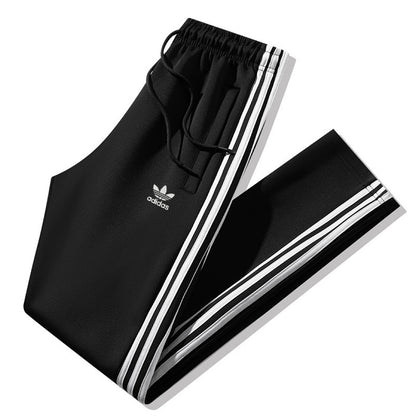 Conjunto adidas Tres Franjas Cuello Alto, foto 3 de 11